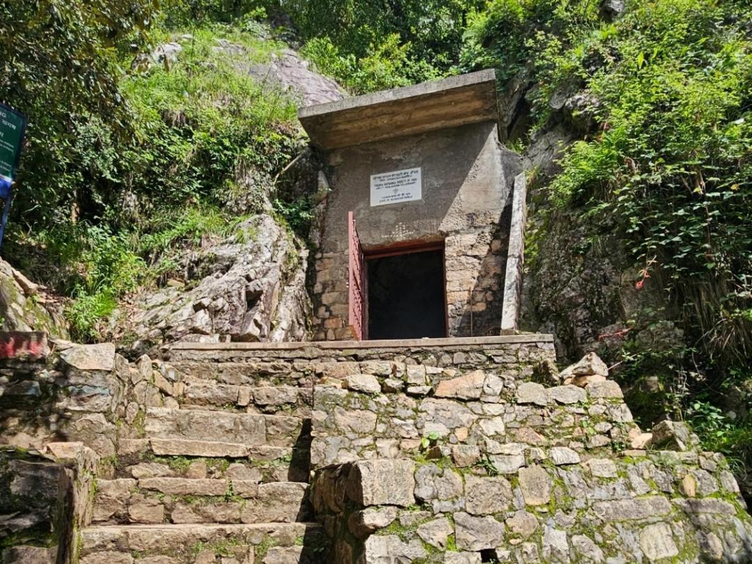 Katyuri Kings Divine Stay- Babaji'S Cave Dwarahat Ngoại thất bức ảnh